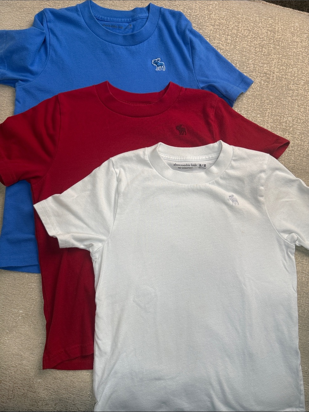 abercrombie kids 3-Pack Crewneck Tees in Blue, Red & White 9/10 boys